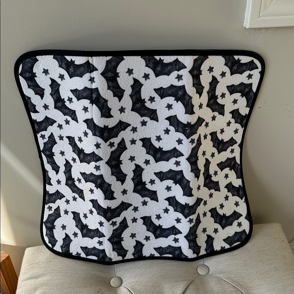 NWOT Colordrift Bat Print Kitchen Drying Mat and Potholder Set - Picture 7 of 10